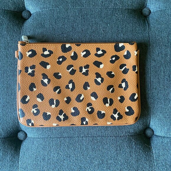 New Thirty-One Zipper pouch in leopard - Picture 1 of 1